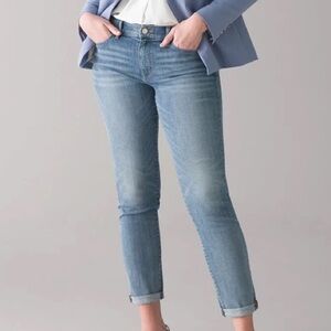 White House Black Market Mid Rise Girlfriend Everyday Soft Jean Size 12S